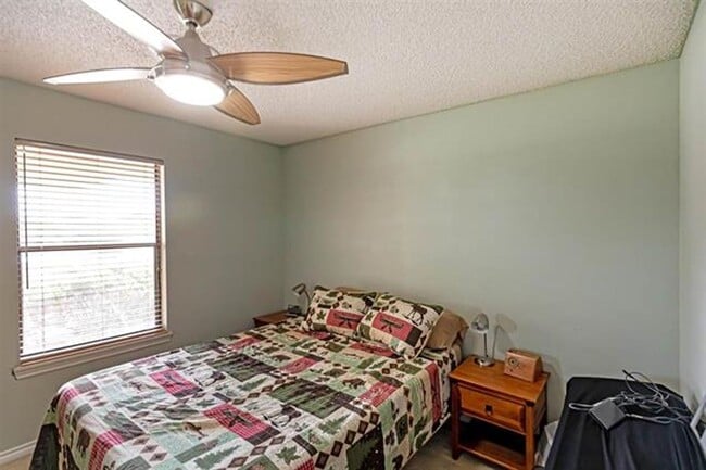Building Photo - Beautiful 4 Bedroom/2 Bath Home
