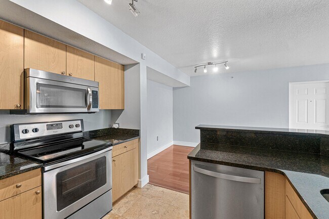 Building Photo - 1013 Villa Cir