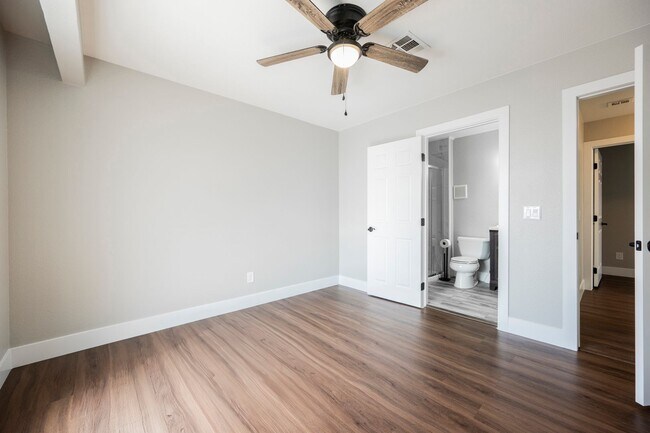 Building Photo - Fully Remodeled 3-Bedroom Townhome