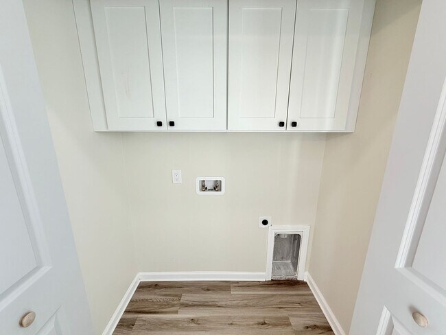 Building Photo - Modern 2-Bedroom Duplex