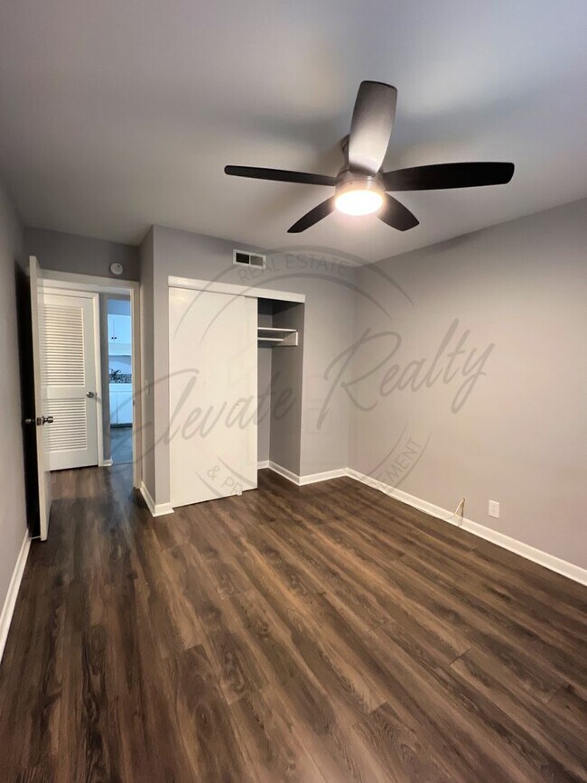 Building Photo - Bright and Airy Second-Floor Apartment with Upgrades and Pet Friendly!