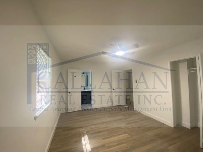 Building Photo - Southwest LR 4 Bedroom Home