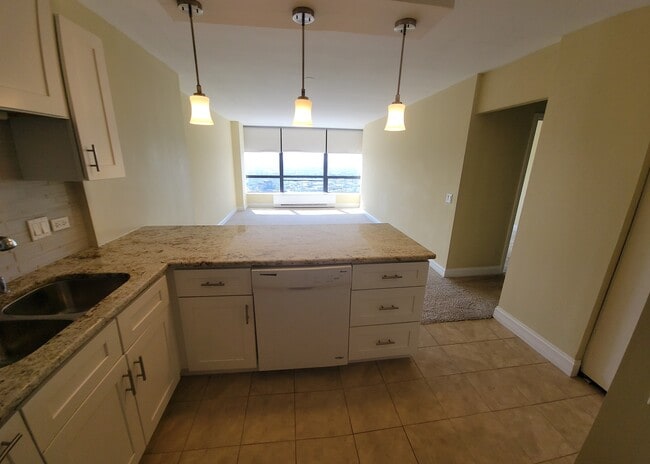 Building Photo - 5415 N Sheridan Rd