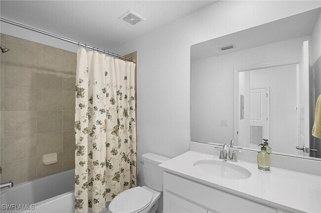 Building Photo - 15285 Grn Acrs Ave