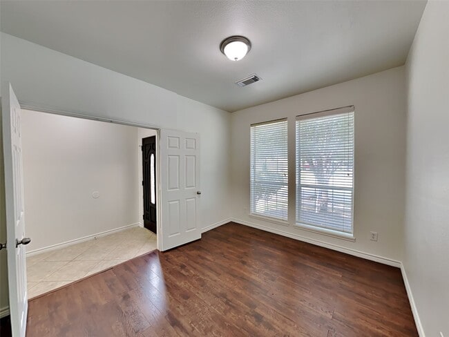 Building Photo - 15818 Shoreline Terrace Dr