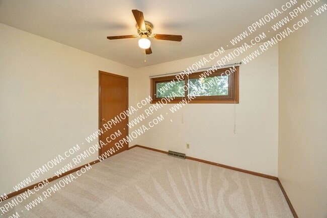 Building Photo - 605 4th Ave