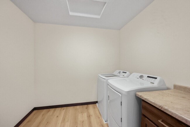 Building Photo - Brand New Townhome in Sartell!