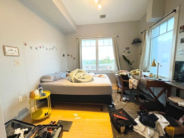 Building Photo - 1431 Tremont St