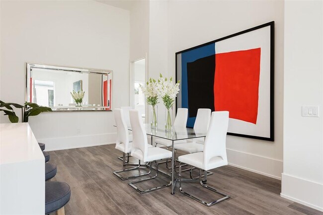 Building Photo - 3525 Normandy Ave