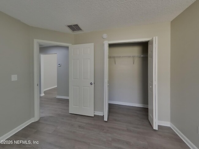 Building Photo - 1330 Summerbrook Dr