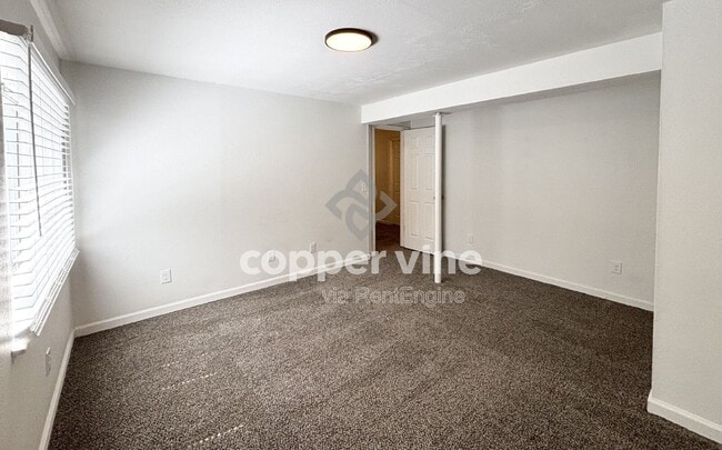 Building Photo - 700 4th St