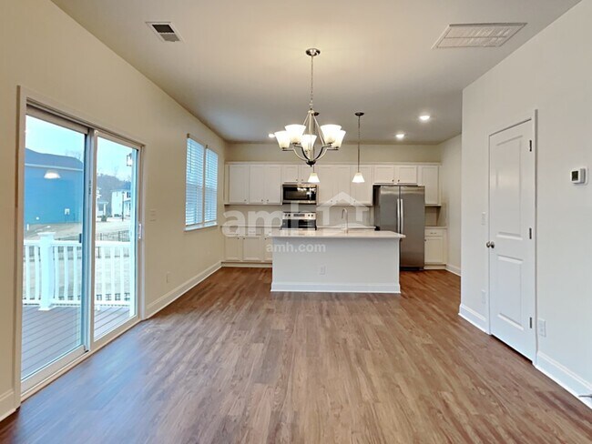 Building Photo - 180 Larragan Dr