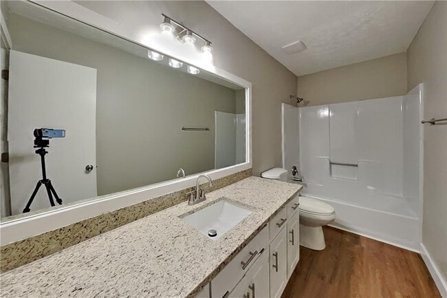 Building Photo - 3753 Memorial Pkwy NW