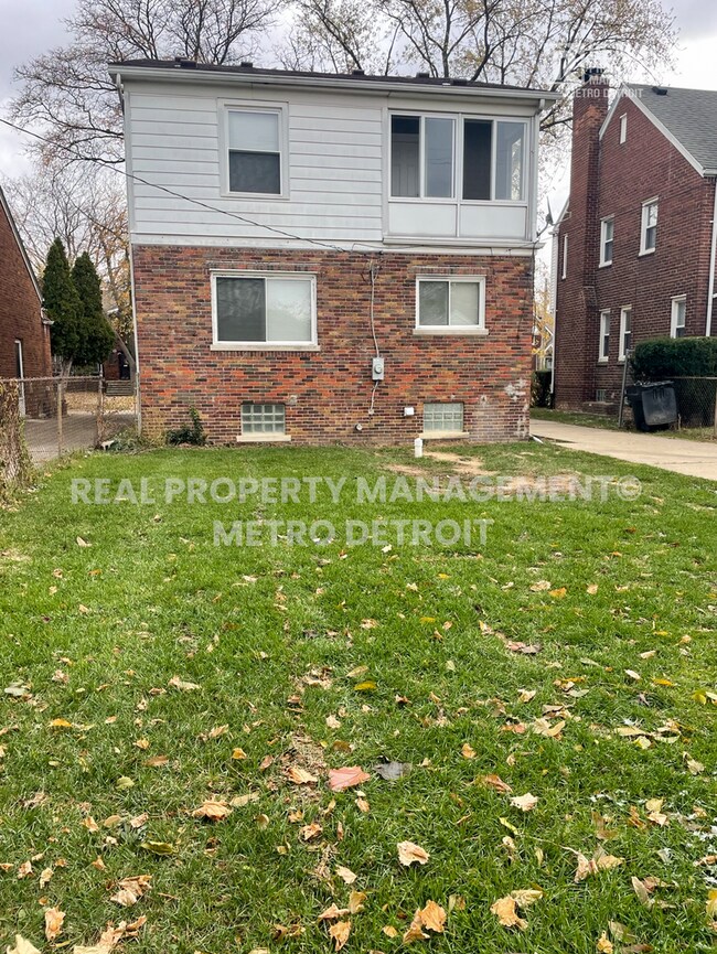 Building Photo - UPDATED TRADITIONAL COLONIAL