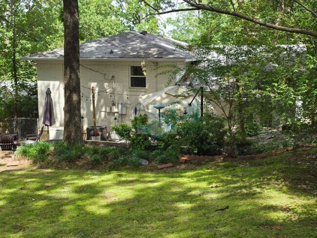 Building Photo - *Coming Available In Late June* Updated Midtown is a MUST see!