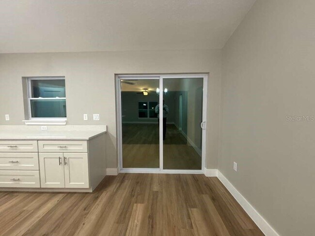 Building Photo - 1884 W Quaker Ln