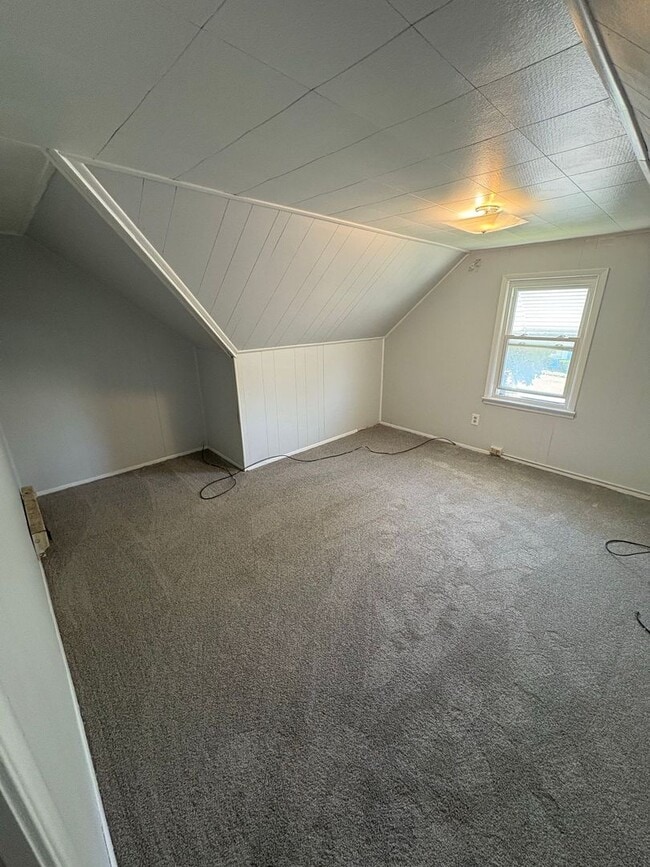 Building Photo - For Rent – 4 Bed / 2 Bath – $1,495 – Secti...