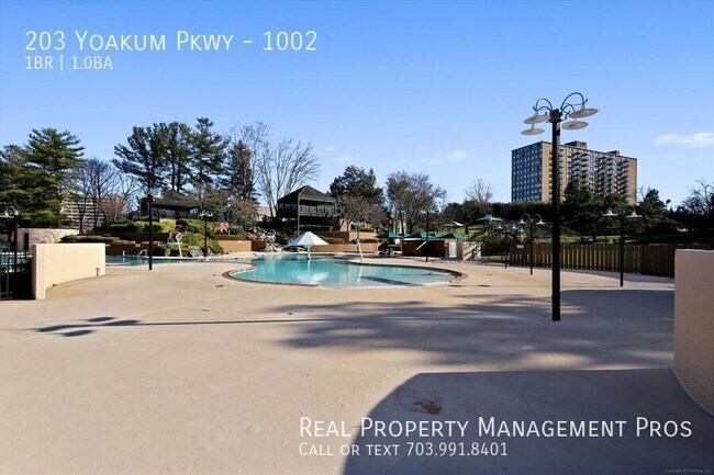 Building Photo - 203 Yoakum Pkwy