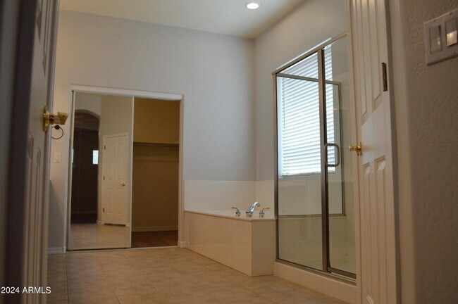 Building Photo - 4132 E Carriage Ct