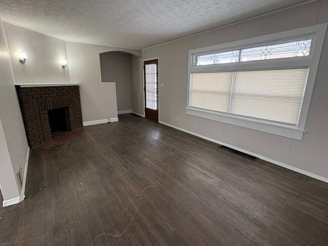 Building Photo - 17407 Woodbury Ave