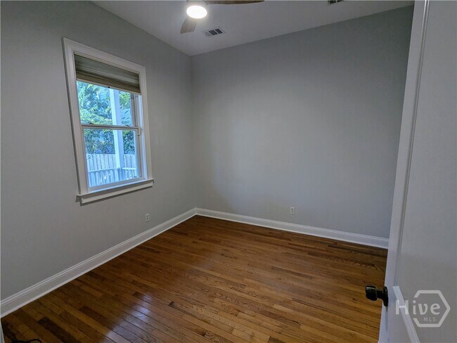 Building Photo - 305 E Duffy St