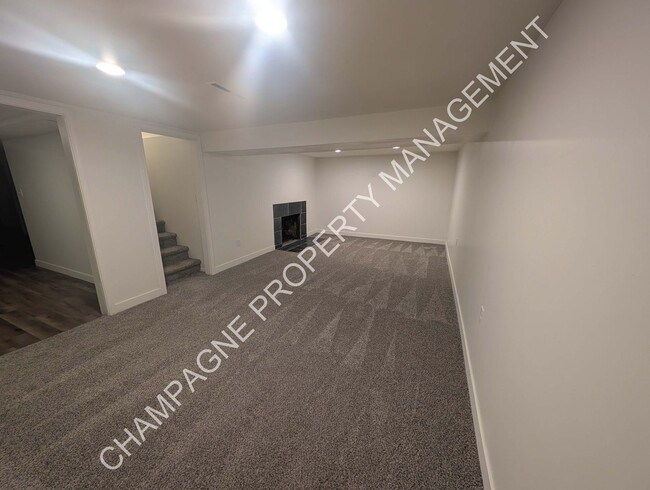 Building Photo - 4 Bedroom, 4 Bathroom Updated Home in Kansas City