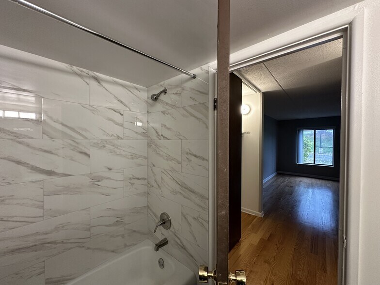 Building Photo - 525 N Quentin Rd