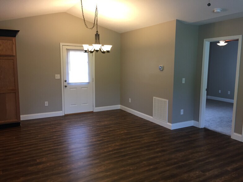 Dining Area - 2B Circleview Dr