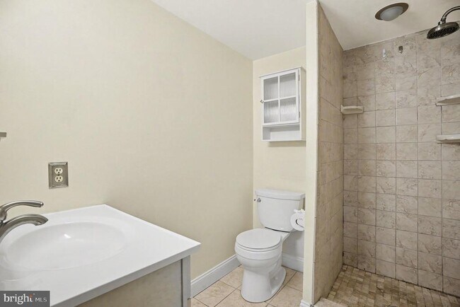 Building Photo - 205 Valley Stream Ln