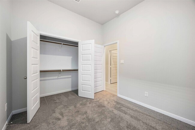 Building Photo - 11824 E Gate Dr