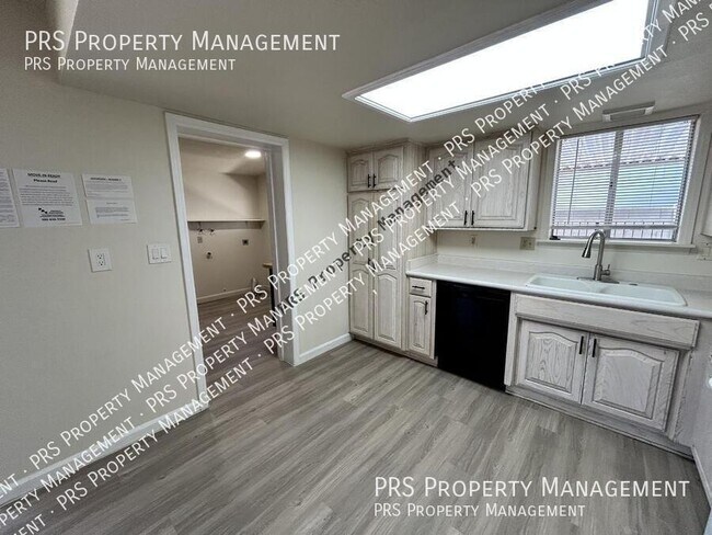 Building Photo - 711 N Oracle-