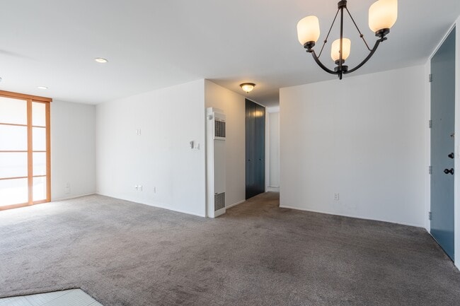 Building Photo - 6455 La Jolla BoulevardUnit 245 Ln