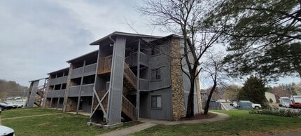 Building Photo - 523 Meadowview Dr