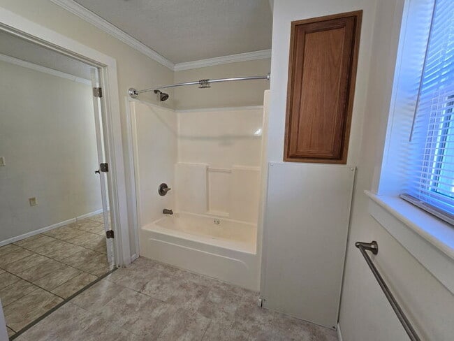 Building Photo - 2079 Pine Hill Rd