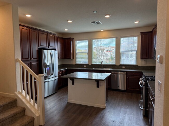 Building Photo - San Jose Comfort, Convenience and Location