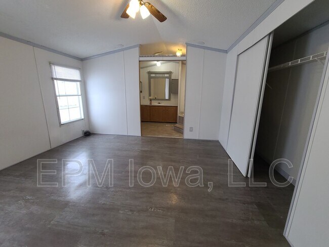 Building Photo - 700 W Ridgeway Ave