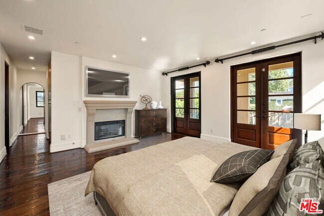 Building Photo - 823 Yale St