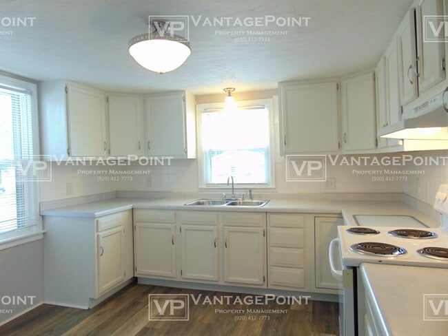 Building Photo - 993 Velp Ave