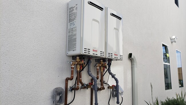 Building Photo - 2057 W Florence Ave