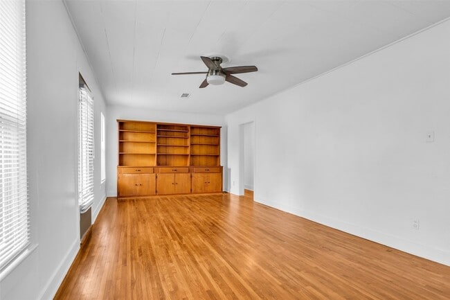 Building Photo - 807 Fisher St