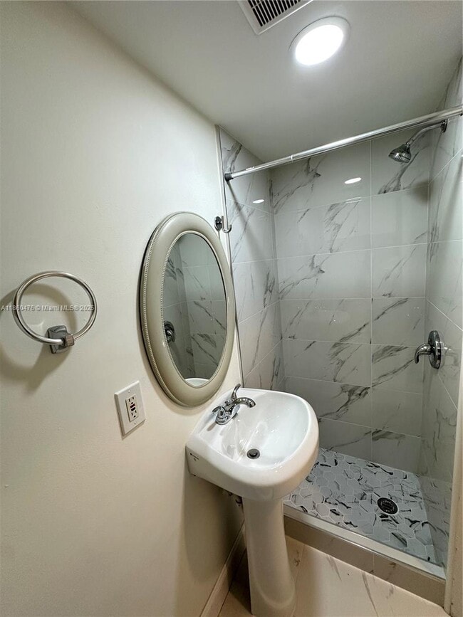 Building Photo - 9865 Riverside Dr