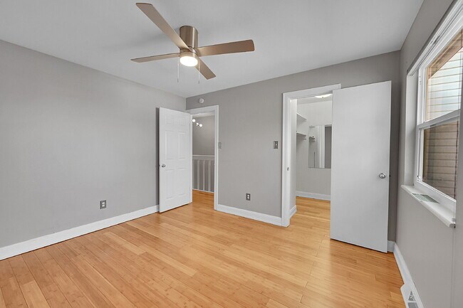Building Photo - $2,500.00, 2-bed, 2.5 bath located in Denver.
