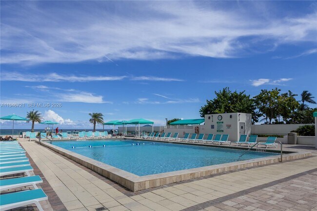 Building Photo - 3725 S Ocean Dr