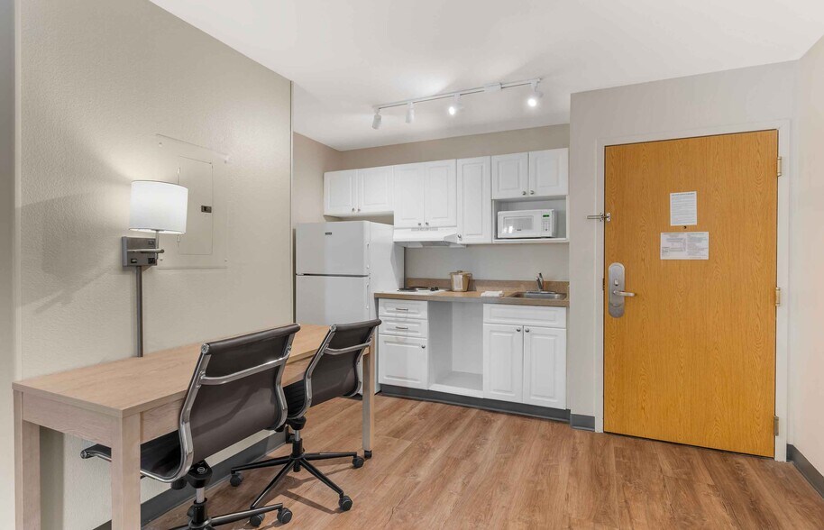 Building Photo - Furnished Studio-Orlando - Convention Ctr - Int'l Drive Area