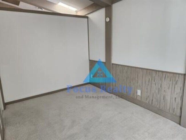 Building Photo - 426 E Wheeling St