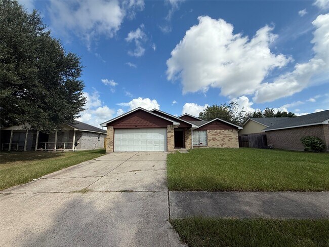 Building Photo - 2114 W Greens Rd