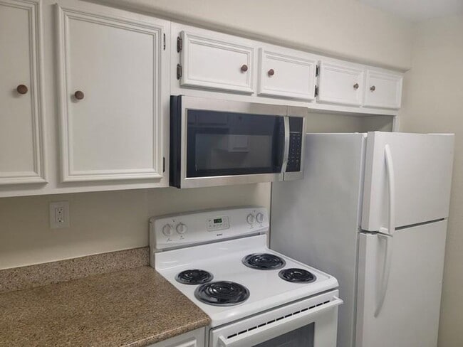 Building Photo - 215 Postoffice St