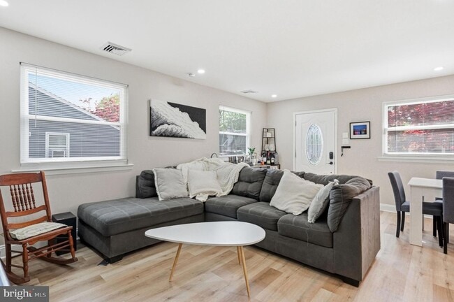 Building Photo - 114 Grandview Ave