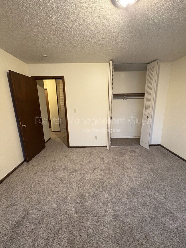 Building Photo - 2112 N 44th Ave