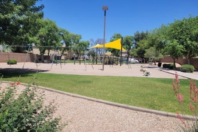 Building Photo - 2964 S Valle Verde